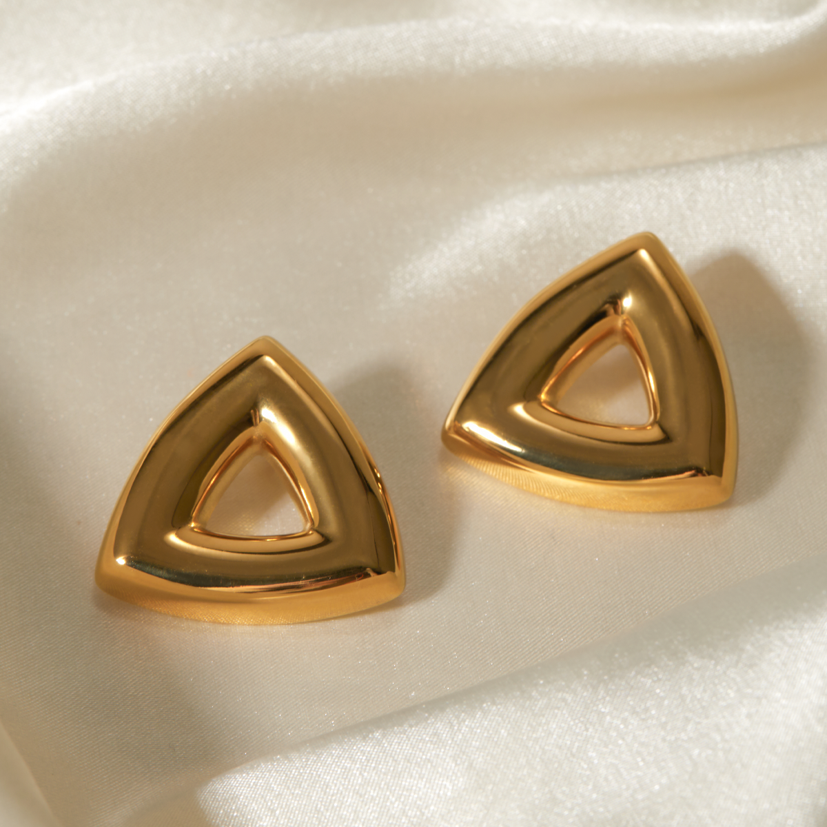 1 Pair Simple Style Classic Style Solid Color Plating 316 Stainless Steel  18K Gold Plated Ear Studs display picture 8