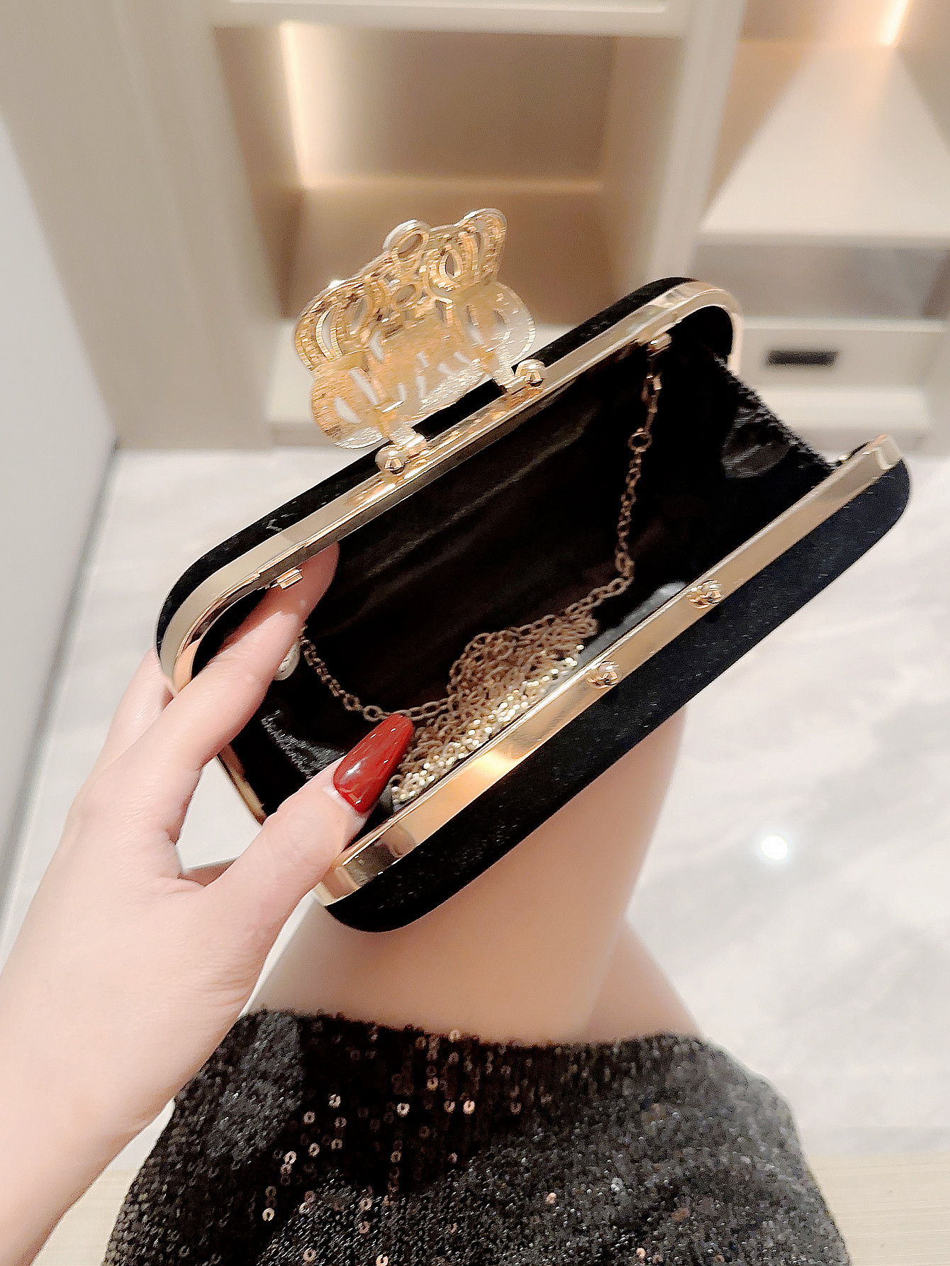 Black Polyester Solid Color Metal Button Evening Bags display picture 4