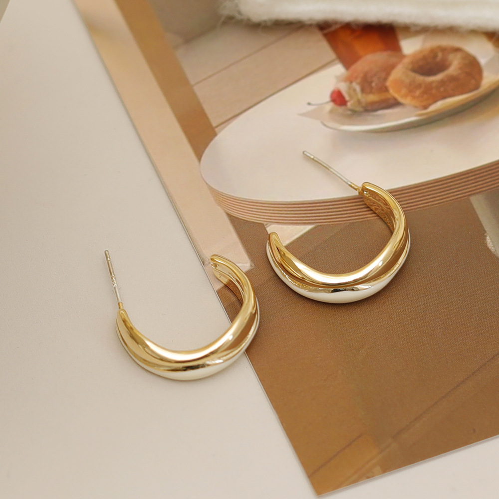 1 Pair Casual Sweet Artistic C Shape Enamel Copper 18K Gold Plated Ear Studs display picture 3