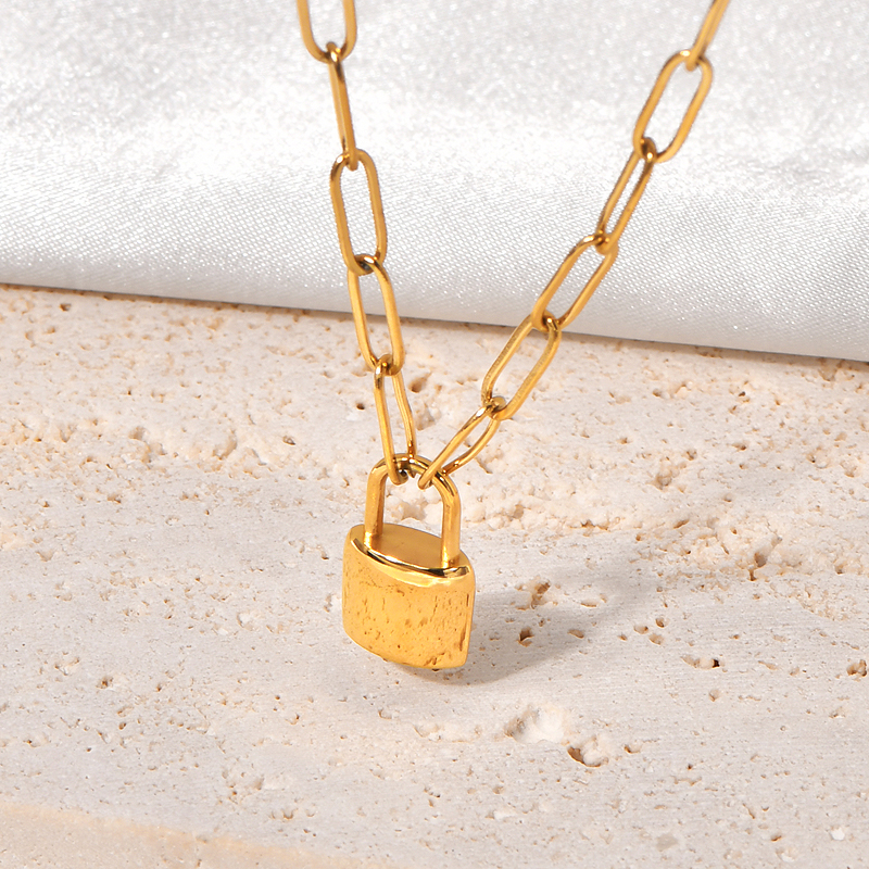 Titanium Steel 18K Gold Plated Simple Style Lock Pendant Necklace display picture 4