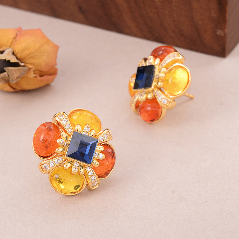 1 Pair Elegant Luxurious Queen Plant Bee Inlay Alloy Copper Glass Stone Pearl Zircon 18K Gold Plated Alluvial Gold Plated Ear Cuffs Ear Studs display picture 7