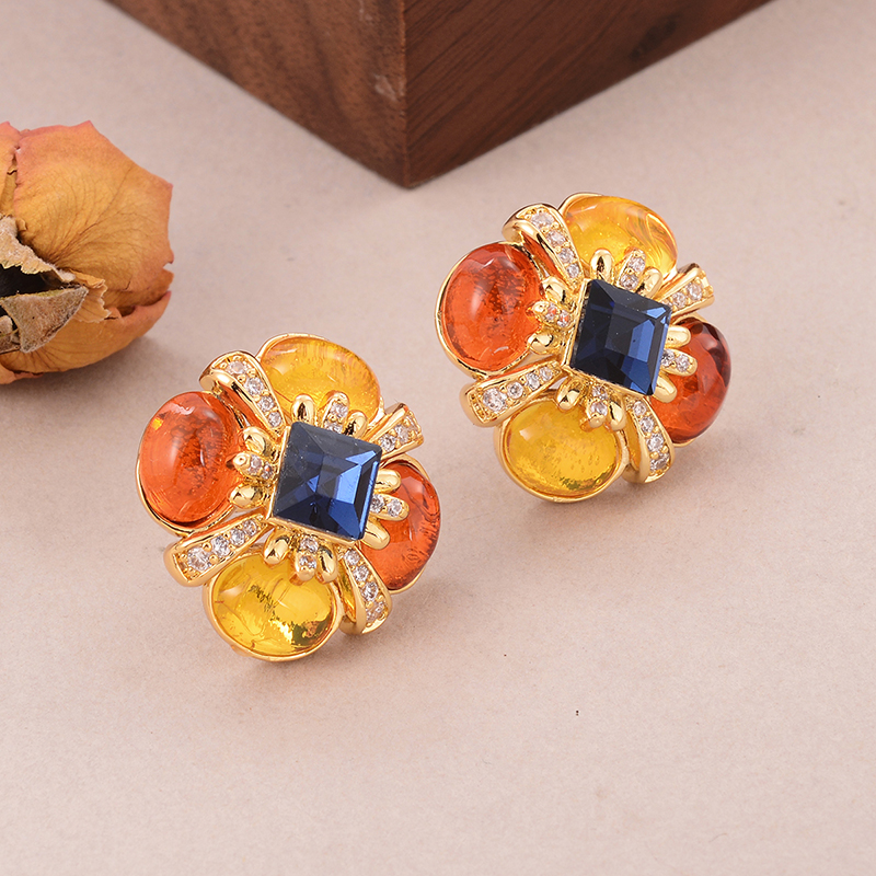 1 Pair Elegant Luxurious Queen Plant Bee Inlay Alloy Copper Glass Stone Pearl Zircon 18K Gold Plated Alluvial Gold Plated Ear Cuffs Ear Studs display picture 11