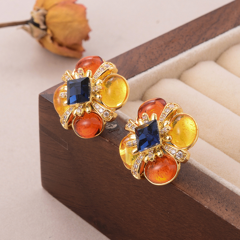 1 Pair Elegant Luxurious Queen Plant Bee Inlay Alloy Copper Glass Stone Pearl Zircon 18K Gold Plated Alluvial Gold Plated Ear Cuffs Ear Studs display picture 10