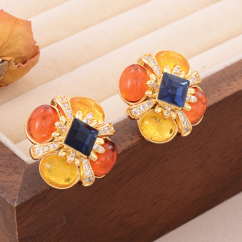 1 Pair Elegant Luxurious Queen Plant Bee Inlay Alloy Copper Glass Stone Pearl Zircon 18K Gold Plated Alluvial Gold Plated Ear Cuffs Ear Studs display picture 8