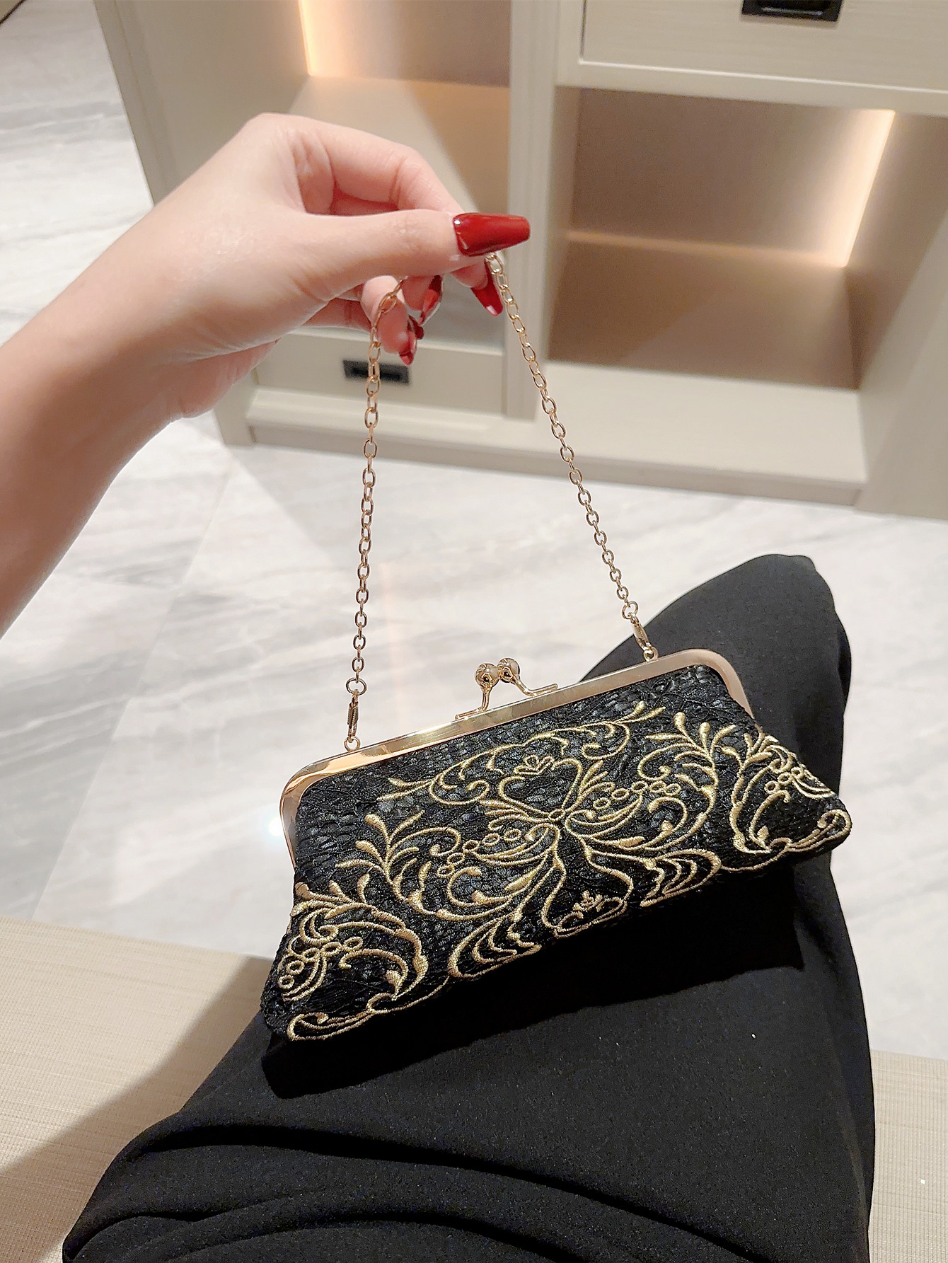 Black Polyester Geometric Embroidery Evening Bags display picture 5