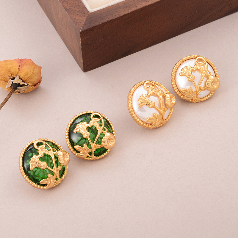 1 Pair Elegant Luxurious Queen Plant Bee Inlay Alloy Copper Glass Stone Pearl Zircon 18K Gold Plated Alluvial Gold Plated Ear Cuffs Ear Studs display picture 24