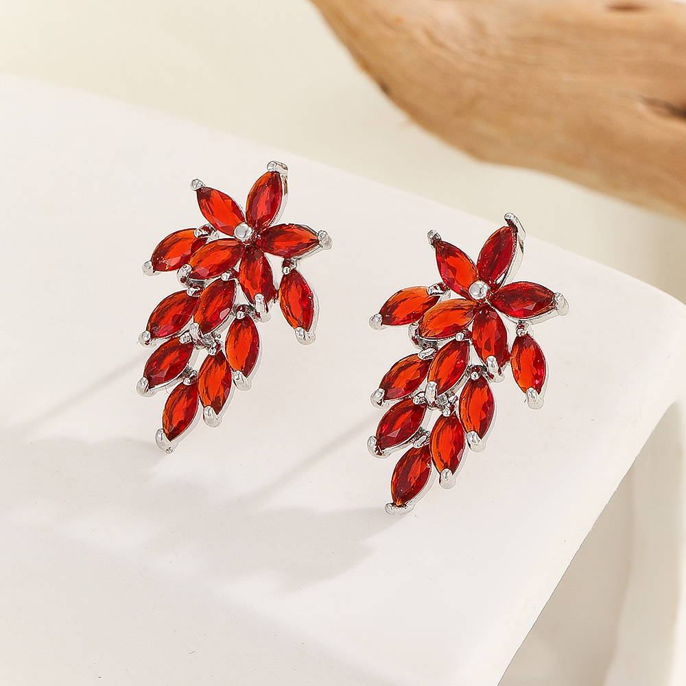 1 Pair Casual Elegant Leaves Inlay Copper Zircon Silver Plated Ear Studs display picture 3
