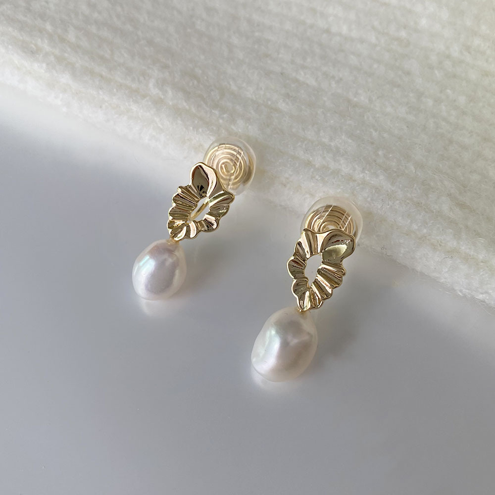 1 Pair IG Style Simple Style Pearl Inlay Copper 18K Gold Plated Drop Earrings Ear Cuffs display picture 6