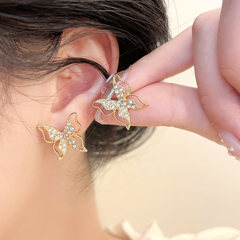 1 Pair Simple Style Classic Style Butterfly Inlay Alloy Zircon Ear Studs display picture 1