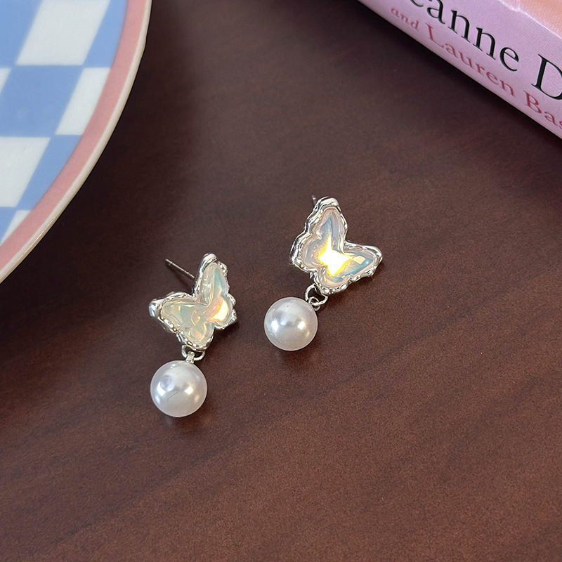 1 Pair Glam Shiny Butterfly Plating Alloy White Gold Plated Drop Earrings display picture 3