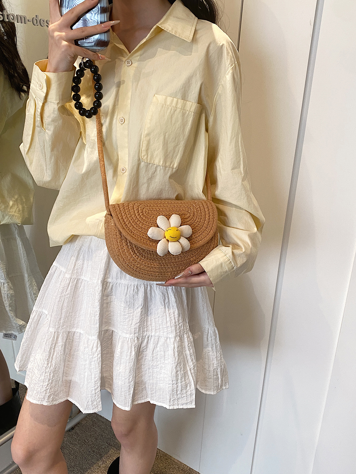 Women's Straw Flower Vintage Style Flip Cover Crossbody Bag display picture 3