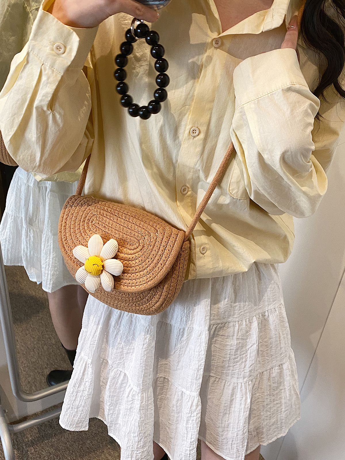 Women's Straw Flower Vintage Style Flip Cover Crossbody Bag display picture 6