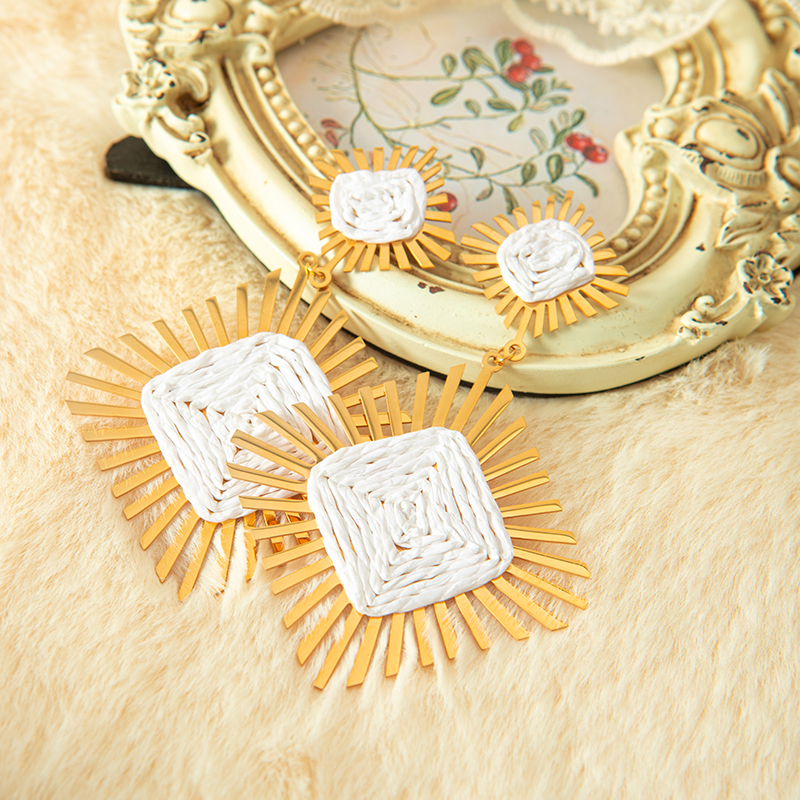 1 Pair Ethnic Style Beach Square Irregular Plating 304 Stainless Steel Raffia Gold Plated Drop Earrings display picture 1