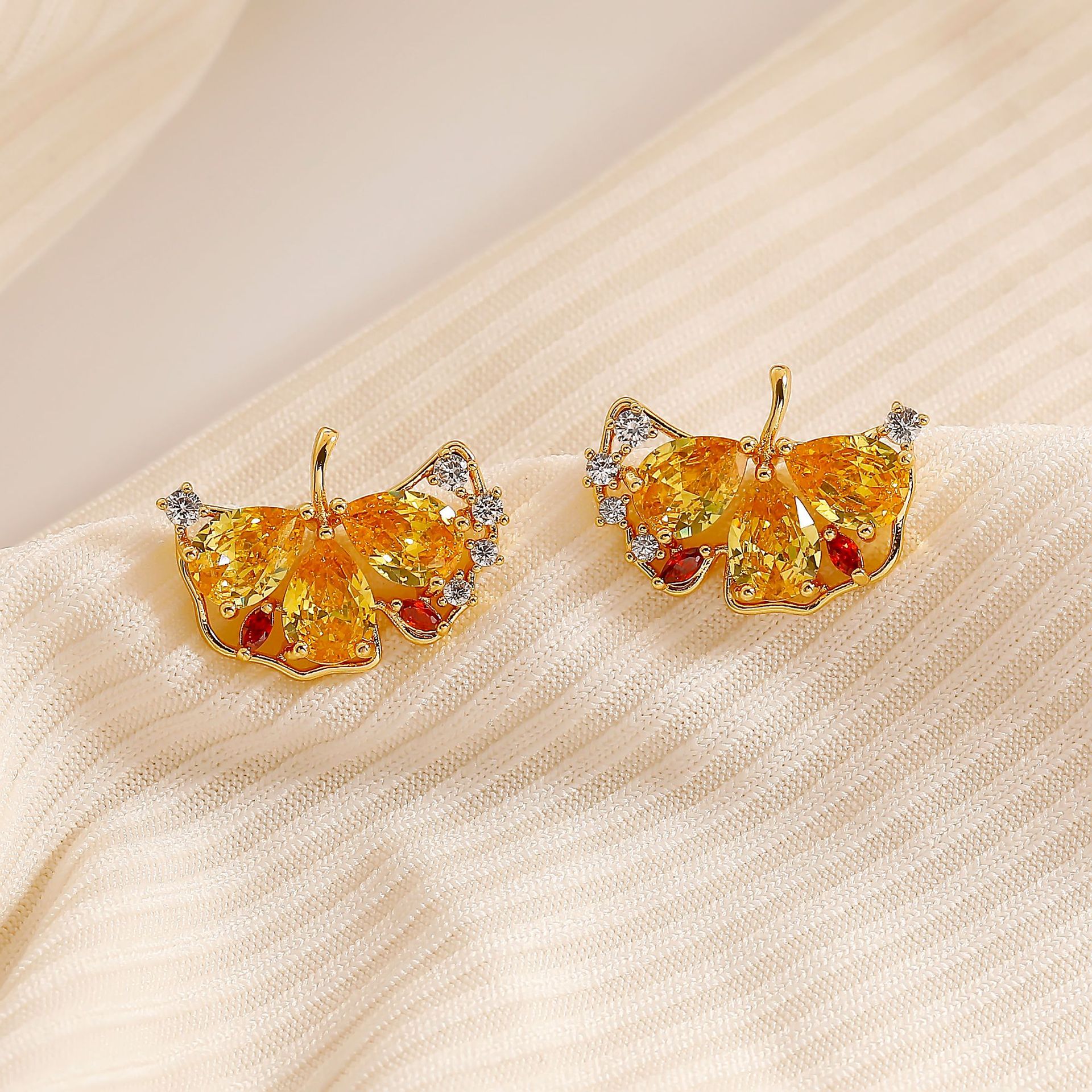 1 Pair Fairy Style Sweet Maple Leaf Plating Copper 18K Gold Plated Ear Studs display picture 2