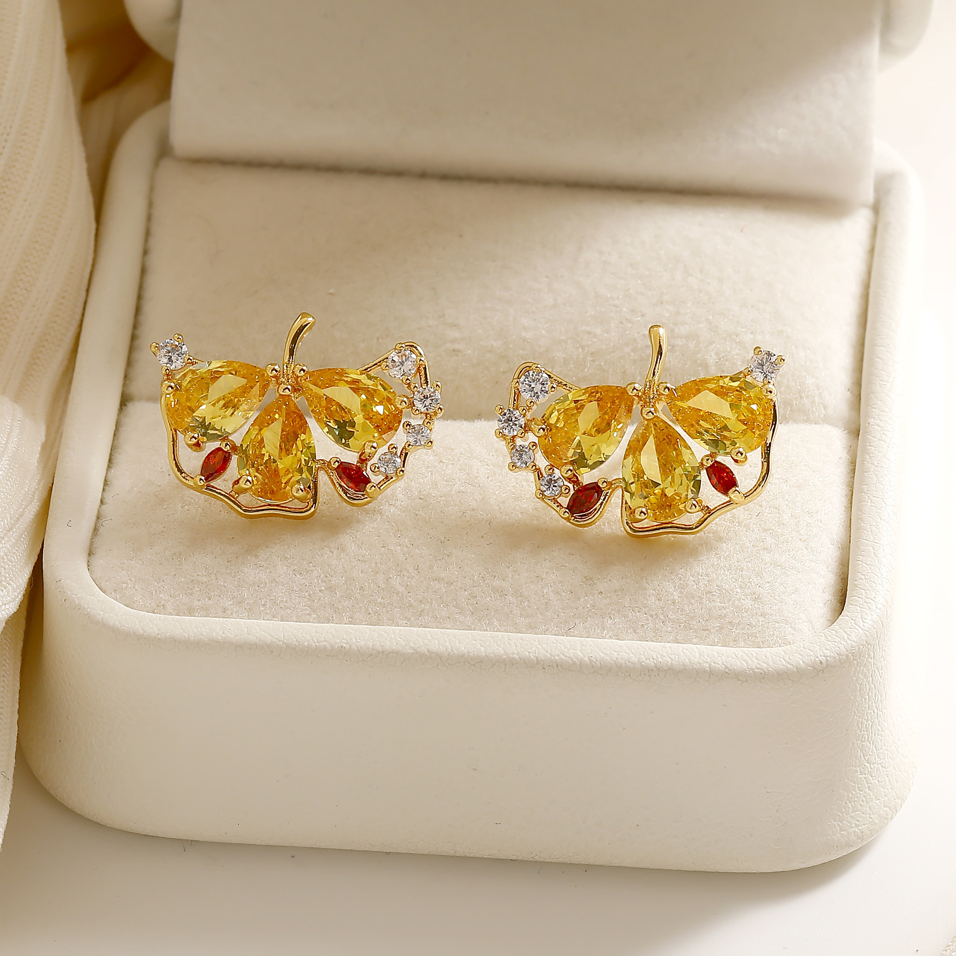 1 Pair Fairy Style Sweet Maple Leaf Plating Copper 18K Gold Plated Ear Studs display picture 1