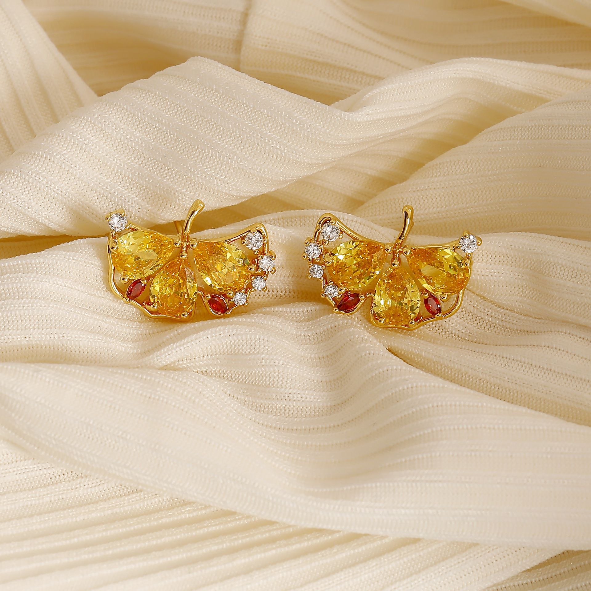 1 Pair Fairy Style Sweet Maple Leaf Plating Copper 18K Gold Plated Ear Studs display picture 3