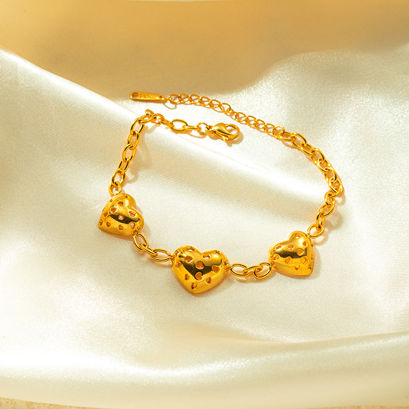 Vintage Style Heart Shape 304 Stainless Steel Gold Plated Bracelets In Bulk display picture 1