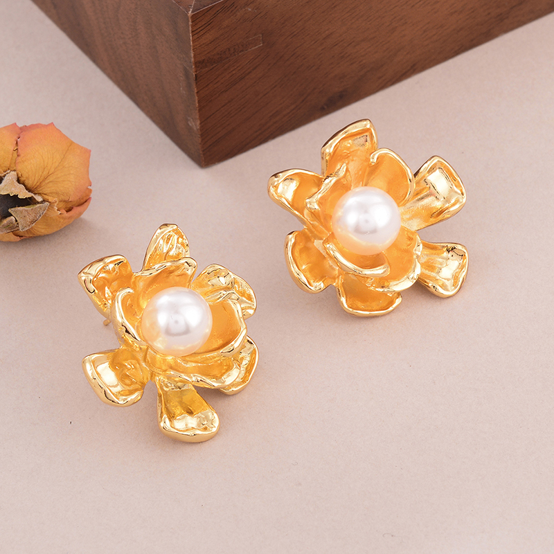1 Pair Elegant Rose Flower Plating Inlay Copper Pearl Zircon 18K Gold Plated Ear Studs display picture 3
