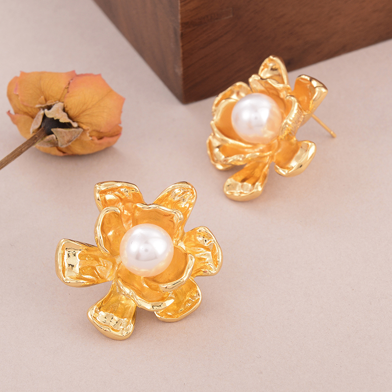 1 Pair Elegant Rose Flower Plating Inlay Copper Pearl Zircon 18K Gold Plated Ear Studs display picture 2
