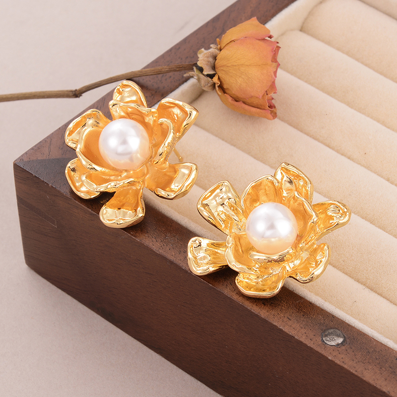 1 Pair Elegant Rose Flower Plating Inlay Copper Pearl Zircon 18K Gold Plated Ear Studs display picture 6