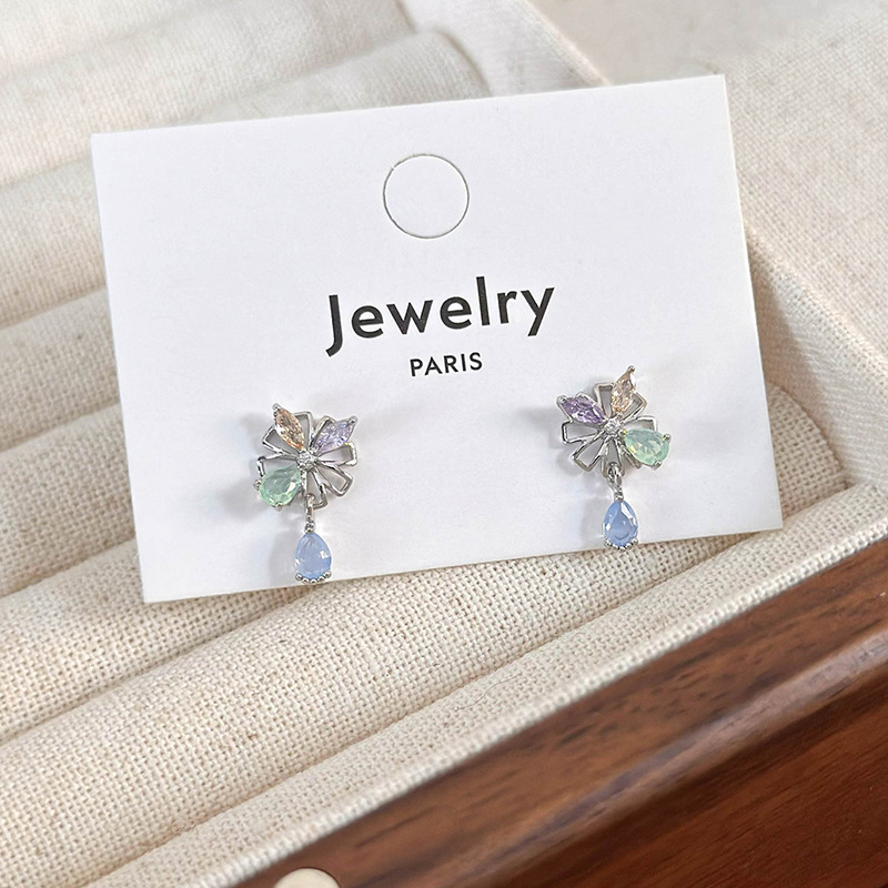 1 Pair Sweet Flower Inlay Copper Zircon Drop Earrings display picture 11