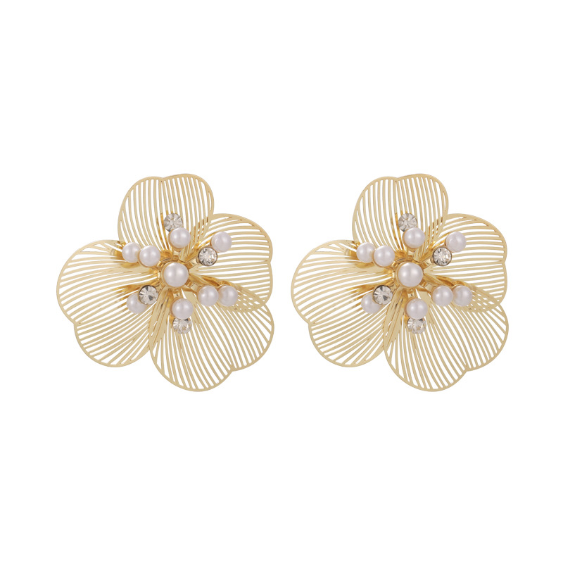 1 Pair Vintage Style Flower Alloy Ear Studs display picture 9