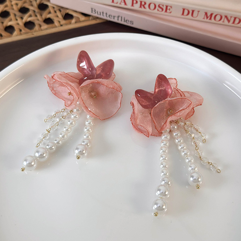 1 Pair Elegant Flower Imitation Pearl Cloth Resin Drop Earrings display picture 2