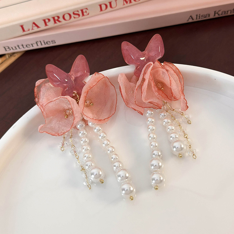 1 Pair Elegant Flower Imitation Pearl Cloth Resin Drop Earrings display picture 5