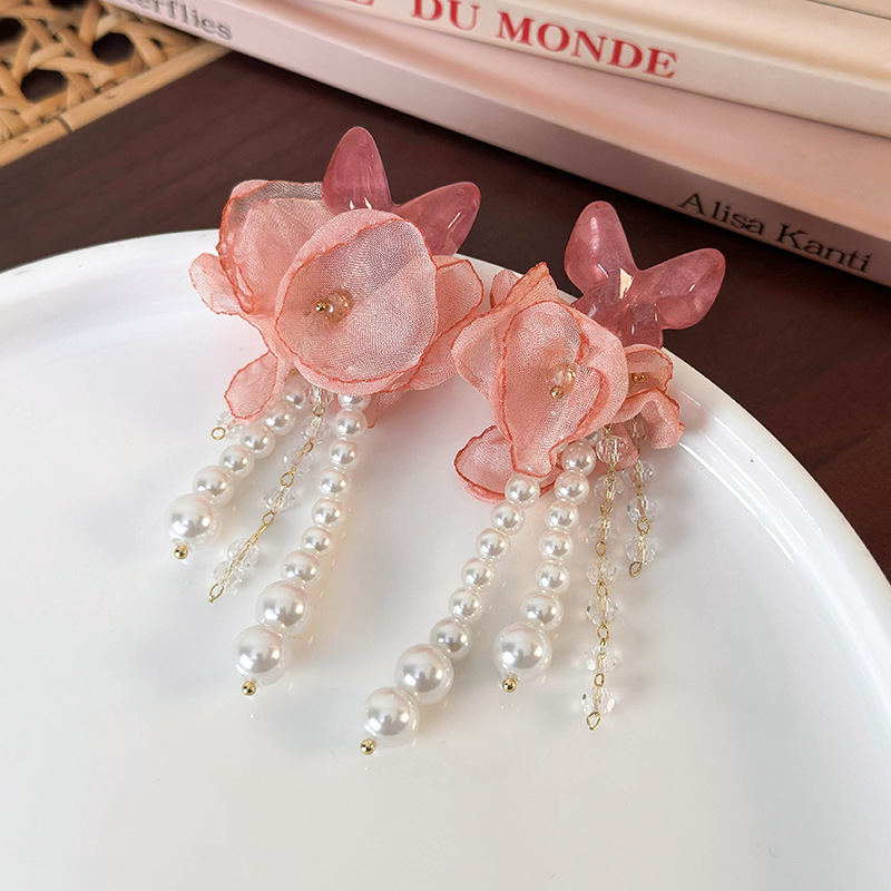1 Pair Elegant Flower Imitation Pearl Cloth Resin Drop Earrings display picture 3