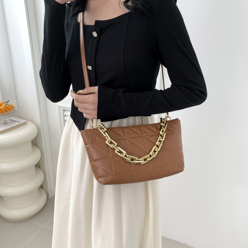 Women's Pu Leather Solid Color Classic Style Zipper Shoulder Bag display picture 4