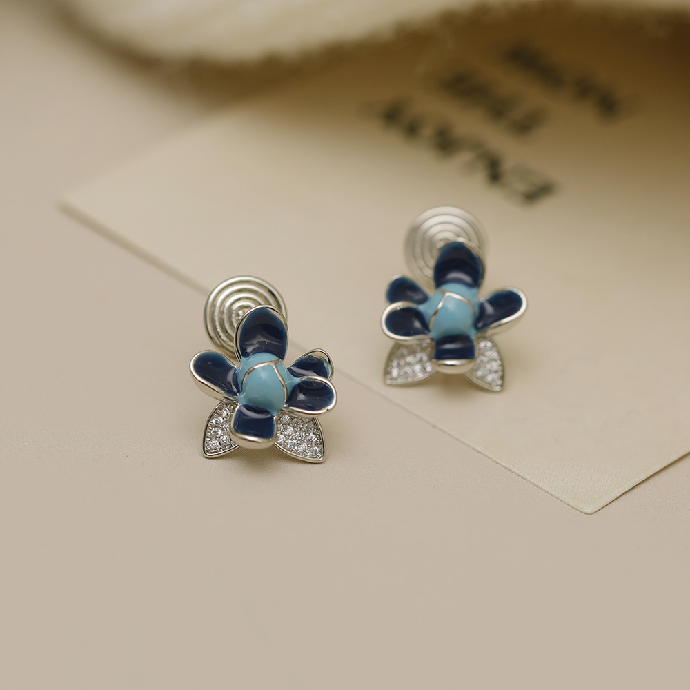 1 Pair Sweet Flower Inlay Copper Zircon 18K Gold Plated Ear Studs display picture 1