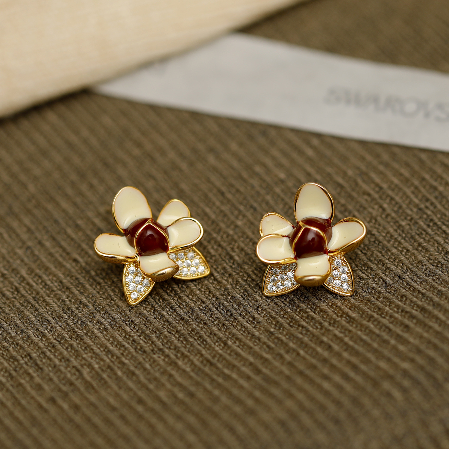1 Pair Sweet Flower Inlay Copper Zircon 18K Gold Plated Ear Studs display picture 10
