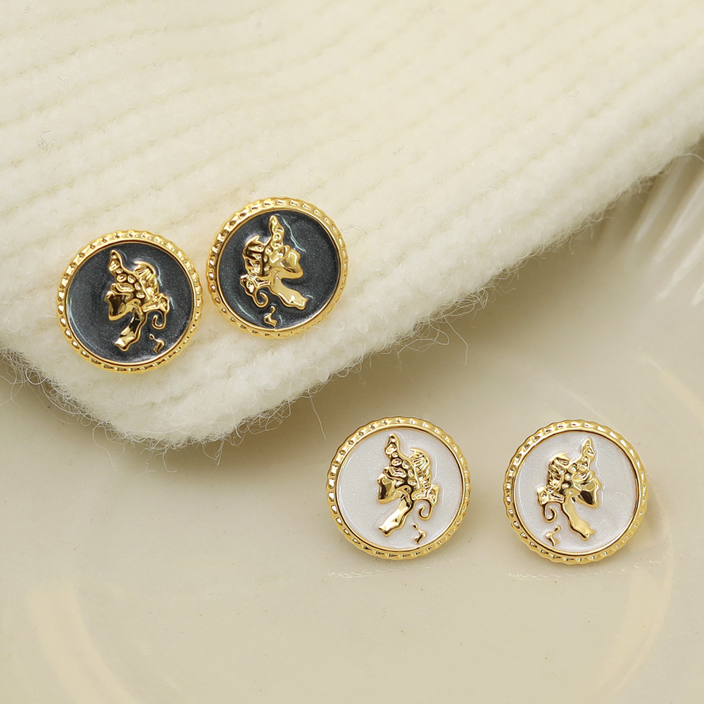 1 Pair Vintage Style Human Round Copper 18K Gold Plated Ear Studs display picture 4