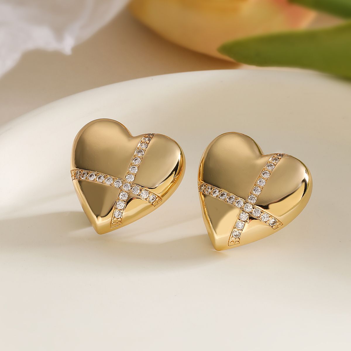 1 Pair Retro Simple Style Commute Heart Shape Inlay Copper Zircon 18K Gold Plated Ear Studs display picture 4