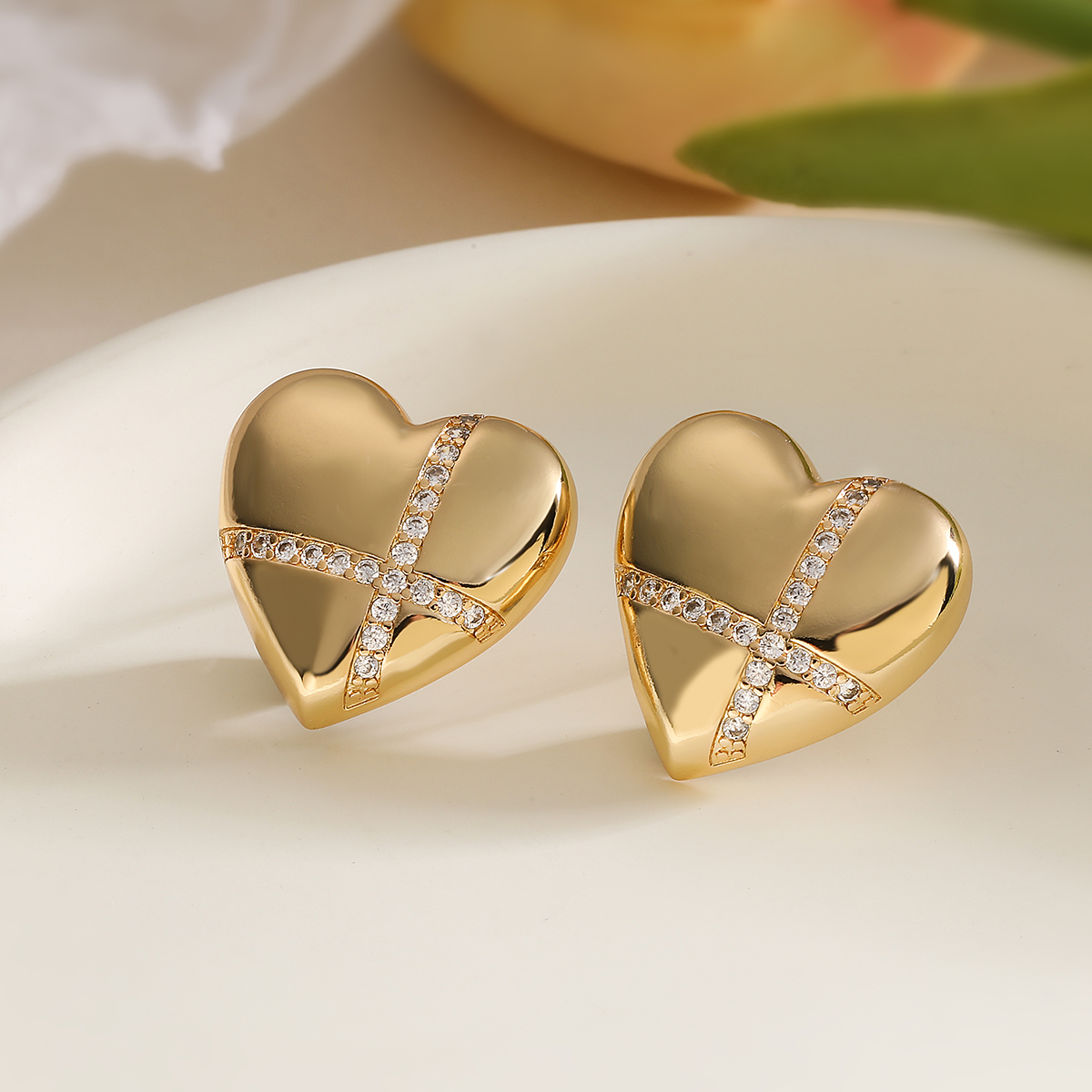 1 Par Retro Estilo Simple Viajar Diariamente Forma De Corazón Embutido Cobre Circón Chapados en oro de 18k Pendientes display picture 4