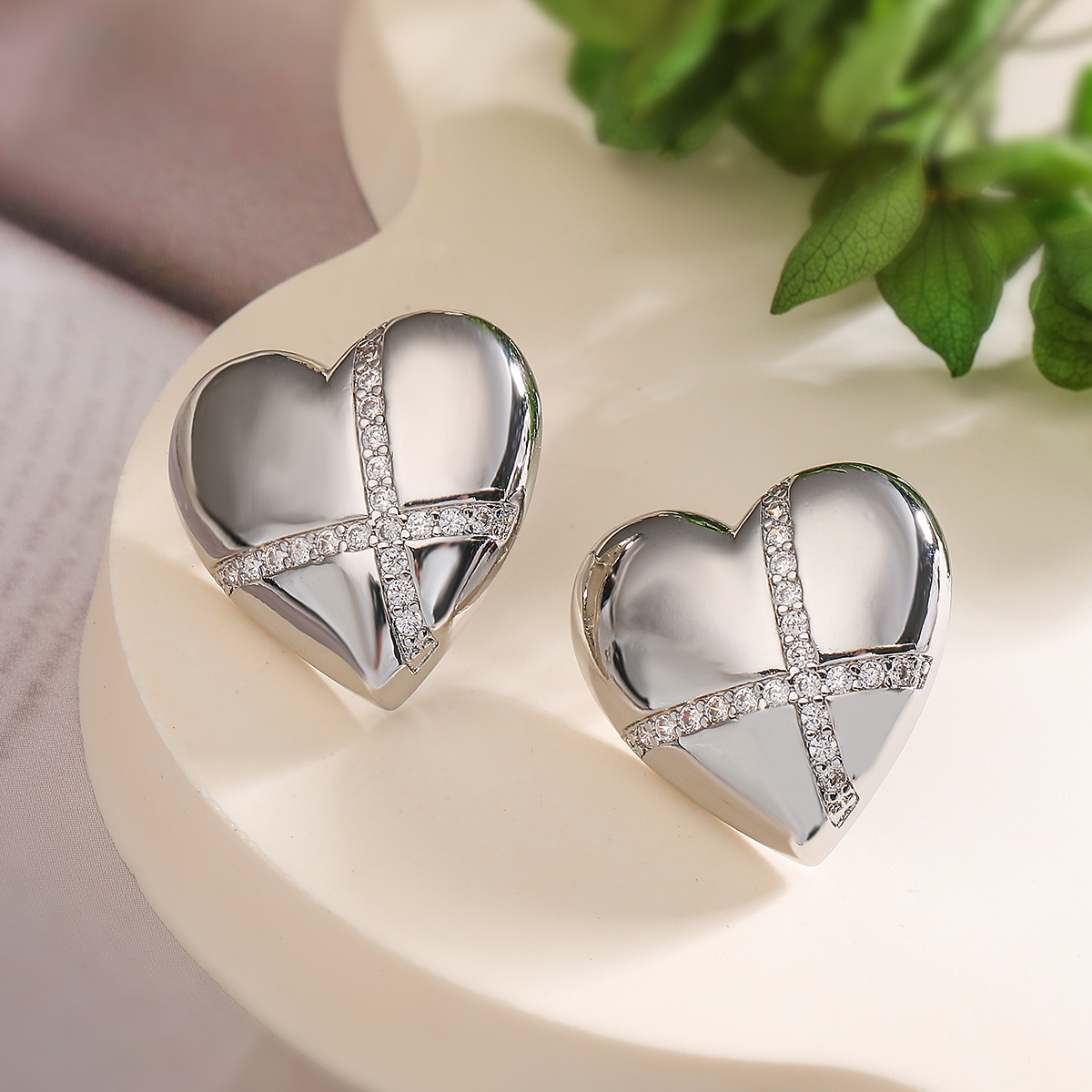 1 Pair Retro Simple Style Commute Heart Shape Inlay Copper Zircon 18K Gold Plated Ear Studs display picture 5