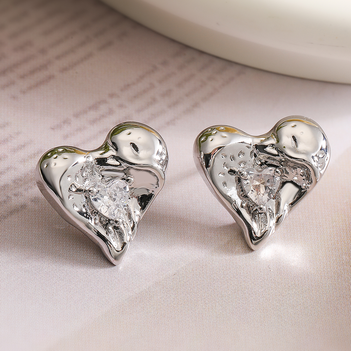 1 Pair Retro Simple Style Commute Heart Shape Inlay Copper Zircon 18K Gold Plated Ear Studs display picture 6
