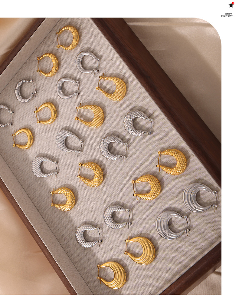 1 Pair Casual Elegant Simple Style U Shape Plating Titanium Steel 18K Gold Plated Earrings display picture 5