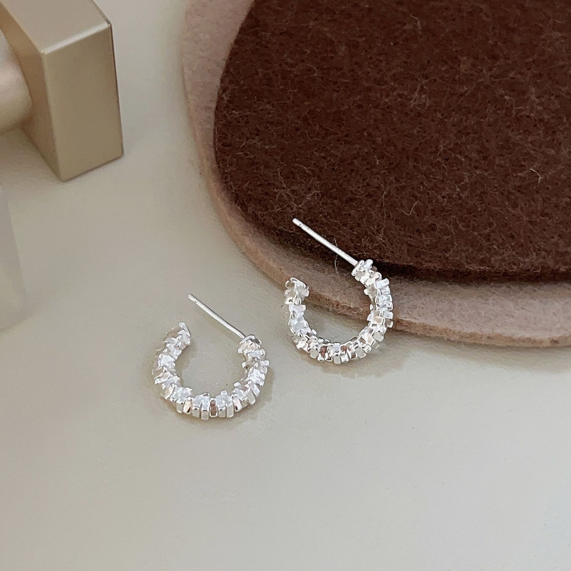 1 Pair Casual Solid Color C Shape Irregular Irregular Sterling Silver Ear Studs display picture 3