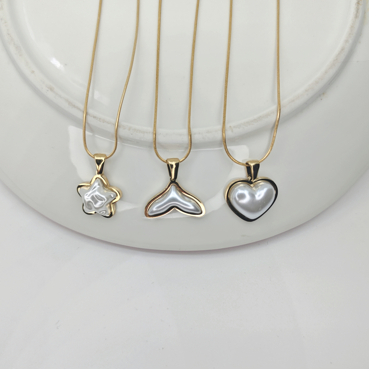 Stainless Steel 18K Gold Plated Simple Style Star Heart Shape Fish Tail Inlay Resin Pendant Necklace display picture 5