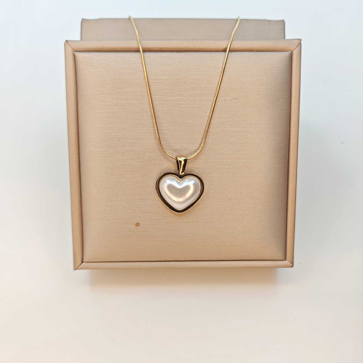 Stainless Steel 18K Gold Plated Simple Style Star Heart Shape Fish Tail Inlay Resin Pendant Necklace display picture 6