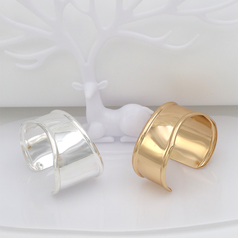 Estilo Simple Color Sólido Aleación Hierro Enchapado Chapados en oro de 18k Plateado Mujeres Brazalete display picture 1