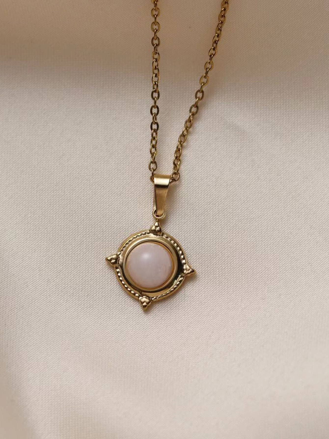 Stainless Steel 18K Gold Plated Vintage Style French Style Inlay Round Oval Eye Natural Stone Pendant Necklace display picture 10