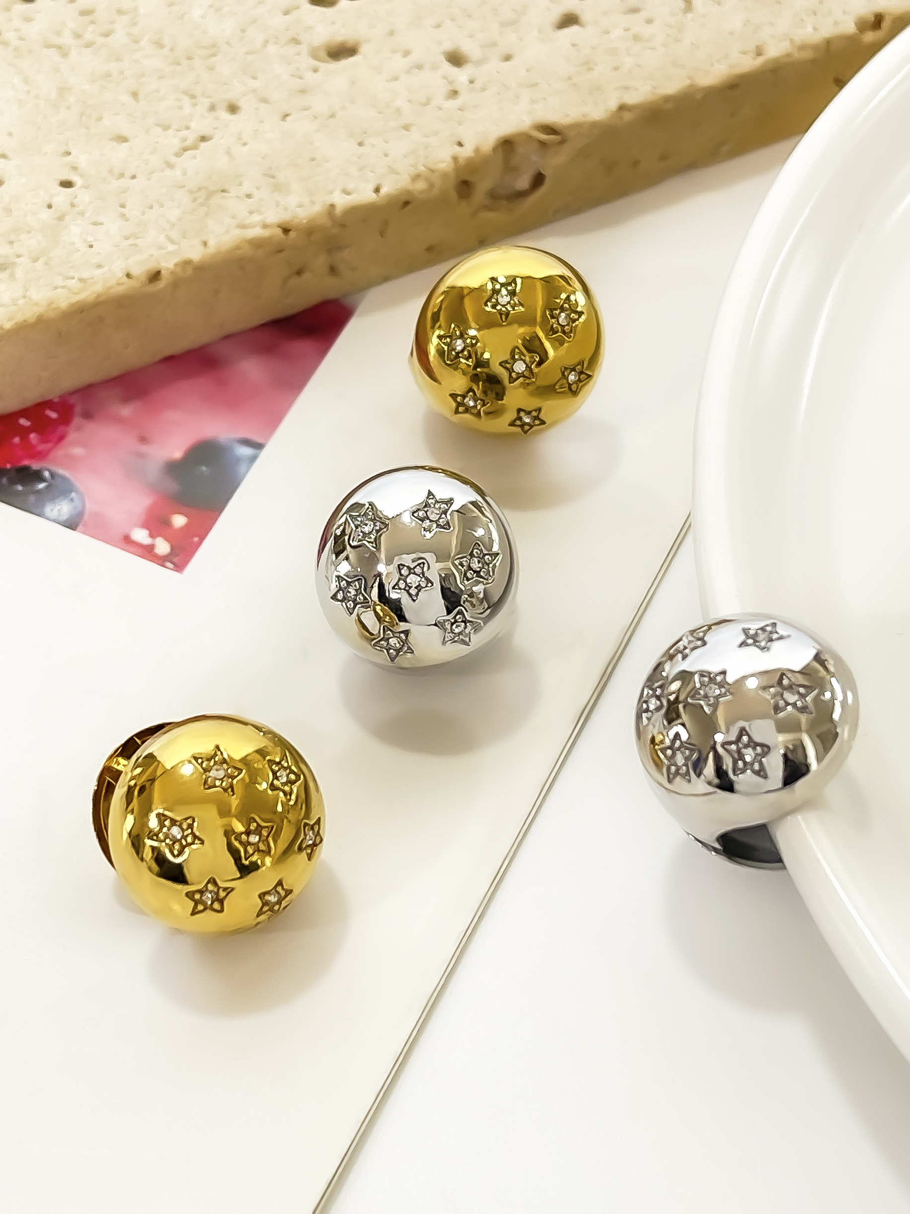 1 Pair Elegant Modern Style Sweet Star Inlay Stainless Steel Rhinestones 18K Gold Plated Earrings display picture 3