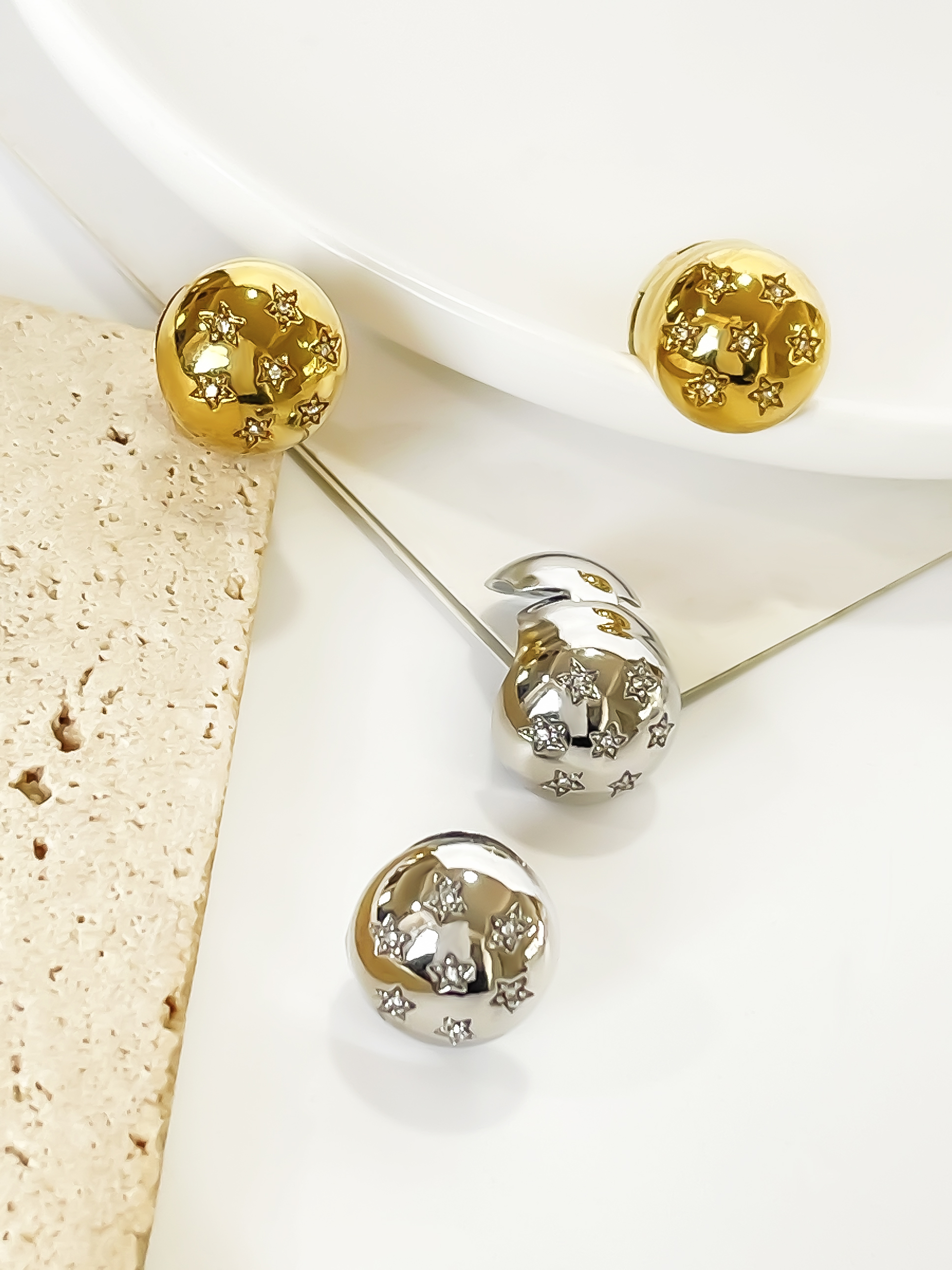 1 Pair Elegant Modern Style Sweet Star Inlay Stainless Steel Rhinestones 18K Gold Plated Earrings display picture 2