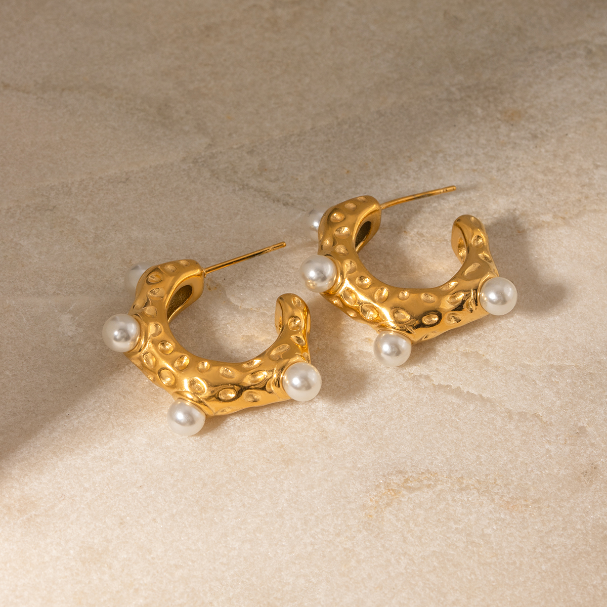 1 Paar Elegant Einfacher Stil C-Form Überzug Inlay Edelstahl 316 Künstliche Perlen 18 Karat Vergoldet Ohrstecker display picture 3