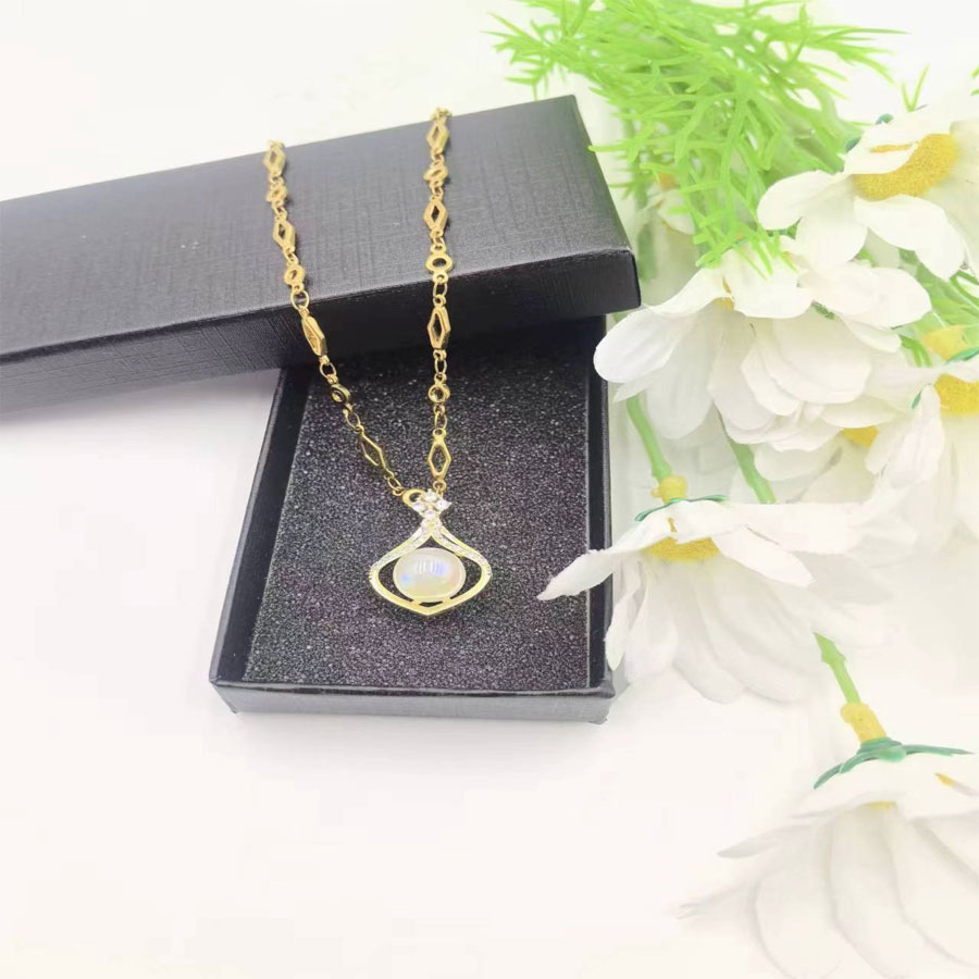 Stainless Steel Elegant Lady Geometric Pendant Necklace display picture 5