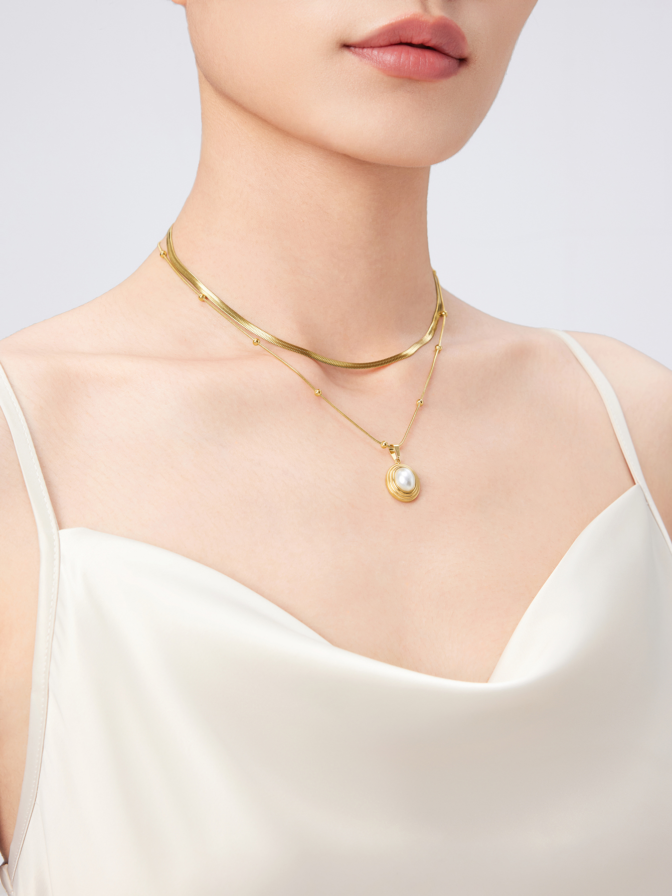 Acero Inoxidable Chapados en oro de 18k Elegante Estilo Francés Embutido Oval Perlas Artificiales Collares De Doble Capa display picture 2