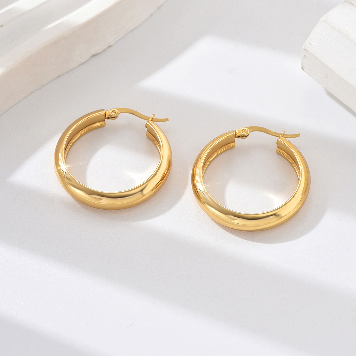 1 Paar IG-Stil Einfacher Stil Einfarbig 201 Edelstahl 18 Karat Vergoldet Ohrringe display picture 1