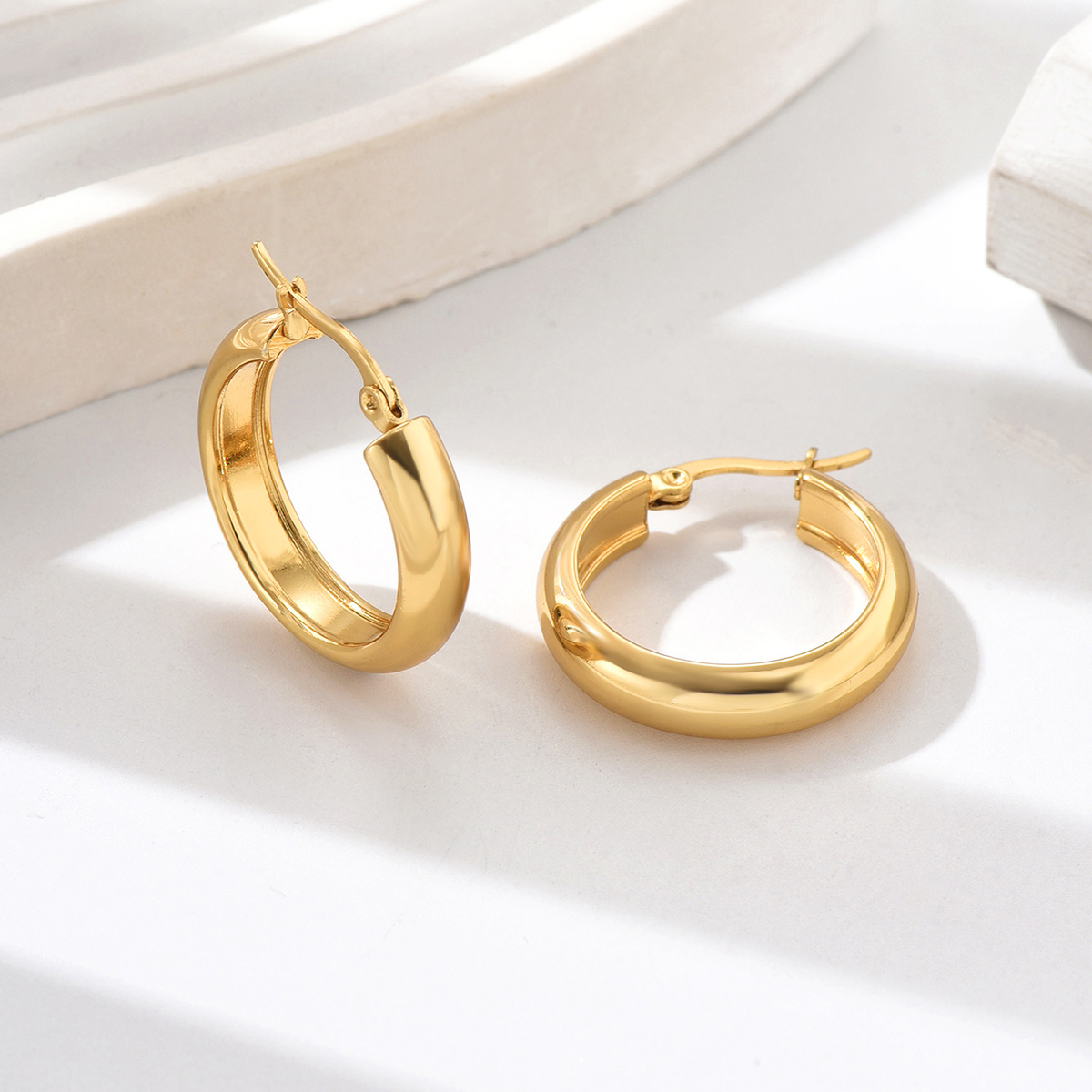 1 Paar IG-Stil Einfacher Stil Einfarbig 201 Edelstahl 18 Karat Vergoldet Ohrringe display picture 2